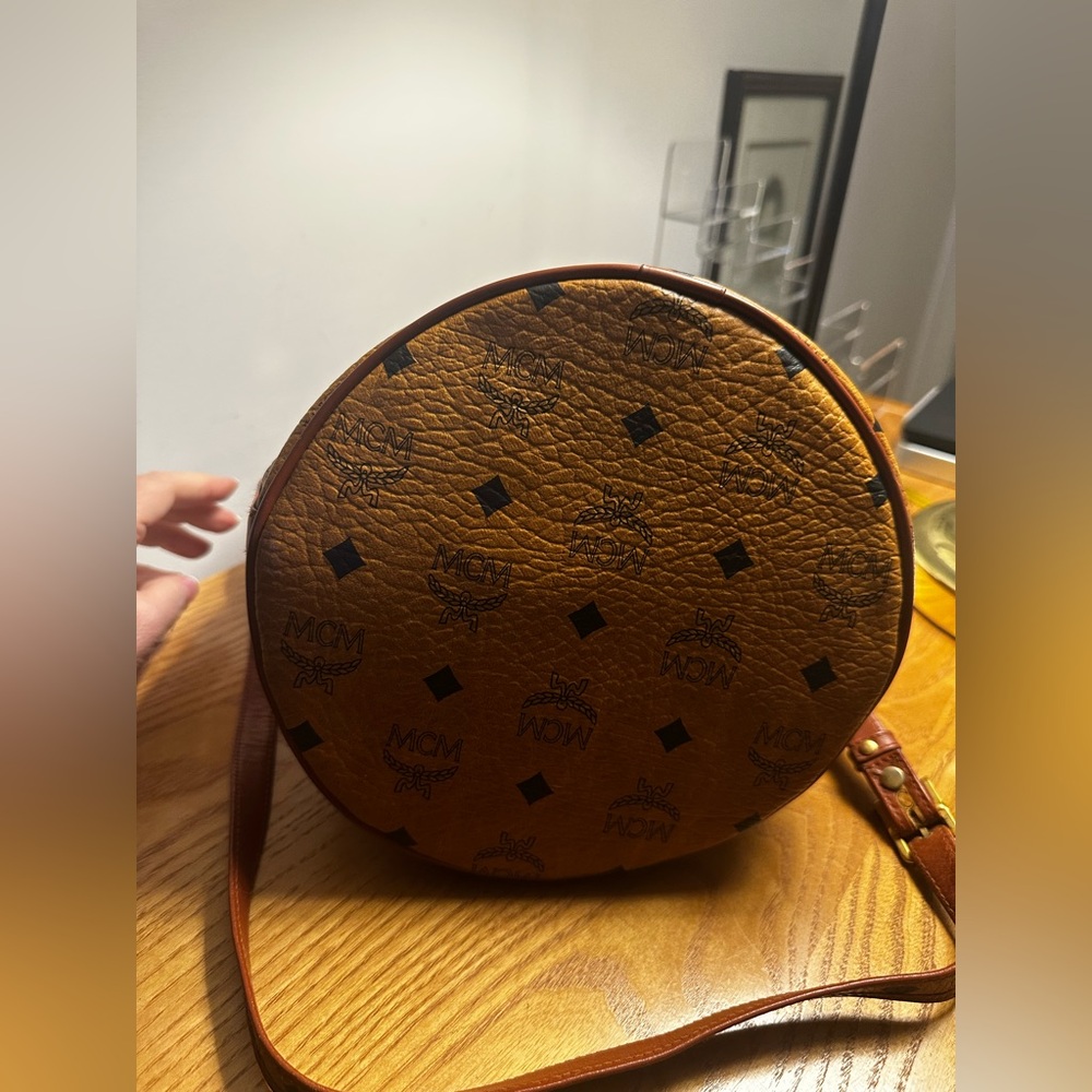 MCM Cognac & Orange Large Tall Bucket Bag w/Lock & Key - Picture 5 of 11